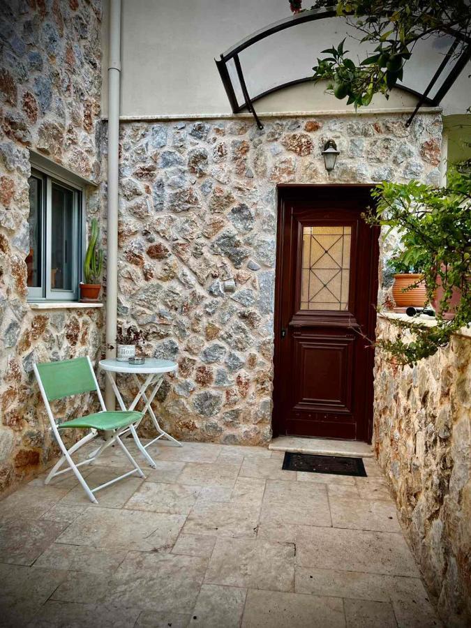 Ένας Ευχάριστος Χώρος Με Πισίνα Villa ปอร์โตราฟตี ภายนอก รูปภาพ