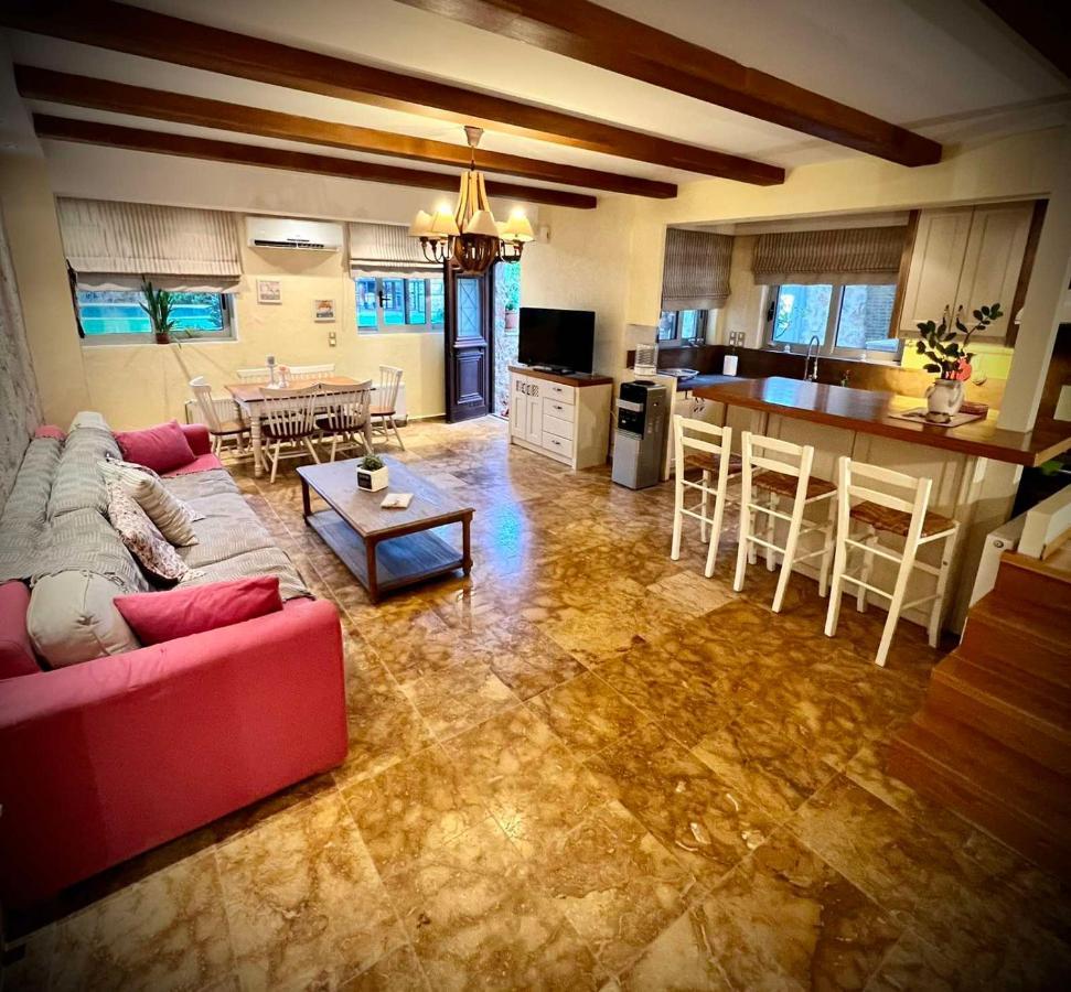 Ένας Ευχάριστος Χώρος Με Πισίνα Villa ปอร์โตราฟตี ภายนอก รูปภาพ